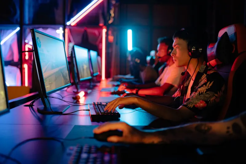 Different Frequencies, Same Game: How America's Outlier Players Are Winning by Ignoring the Meta