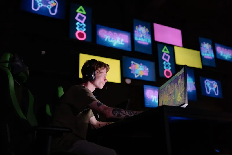 Paid to Stay Average: How Sponsorship Money Is Quietly Capping America's Esports Talent