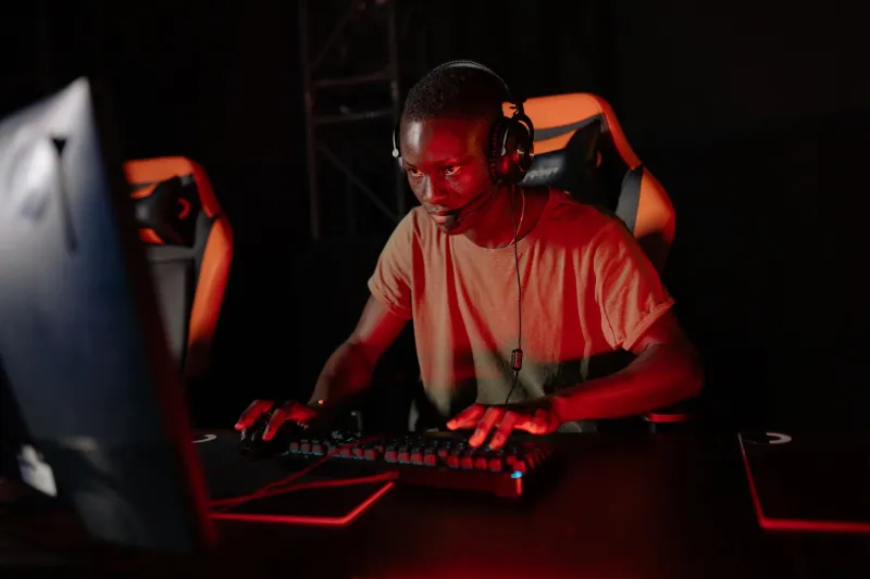 When the Moment Arrives and the Mind Quits: Understanding Why Elite Esports Players Choke on the Biggest Stage